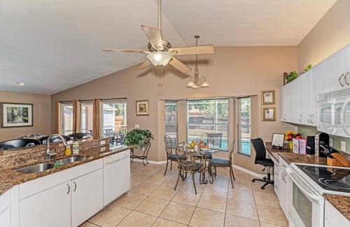 Lake Sarasota House | Family-Friendly Retreat: 2 Primary Bedrooms each with Ensuites