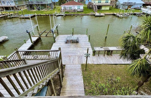 Royal Lagoons House | Family-friendly waterfront house in popular Royal Lagoons with dock/slips.