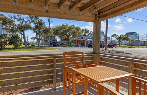 Harkers Island Apartment | Family friendly, 2 miles from Cape Lookout Ferry