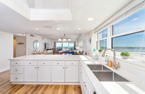 New Smyrna Beach Condo | Family-Friendly, Luxury, Direct Oceanfront, 2nd FLR Corner unit, Car-Free Beach🏖️