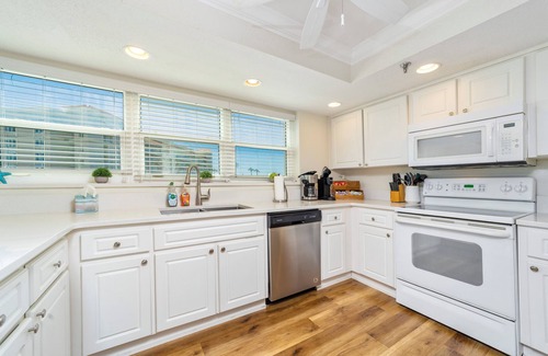 New Smyrna Beach Condo | Family-Friendly, Luxury, Direct Oceanfront, 2nd FLR Corner unit, Car-Free Beach🏖️