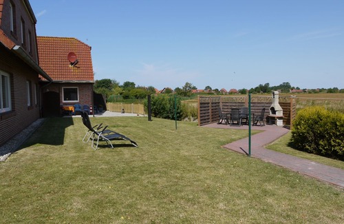 Neßmersiel Apartment | Family-friendly vacation home near the dike with WiFi