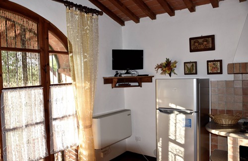 Montescudaio House | Family friendly vacation house for 6 , swimming pool, close to the sea