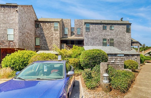Historic Bayfront House | Family-Friendly Waterfront Studio w/High-Speed WiFi, Marina View, & Kitchenette