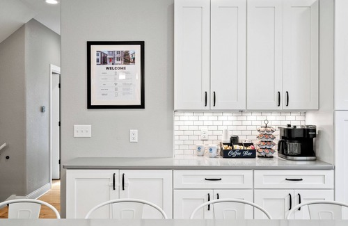 Port Washington House | Family Fun! 17,000 Game Arcade, Sleeps 12, Walk to the Lake