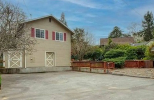 Medford Cottage | Family Fun 5 -bedrooms with pool and hot tub