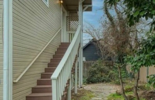 Medford Cottage | Family Fun 5 -bedrooms with pool and hot tub