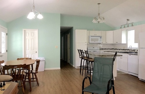 Clear Lake Cottage | Family Fun Cozy Cottage