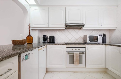 Alpouvar Apartment | Family Fun & Pool | 2BR in Clube Albufeira