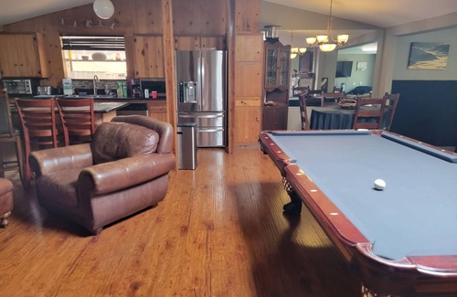 Serra Mesa House | Family Gatherings, Pool Table, Ping Pong, Hot Tub Fun!