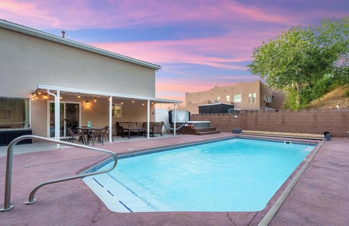 La Verkin House | Family Getaway: 4BR, Private Pool & Spa, Pickleball & RV/ATV Parking – Sleeps 10