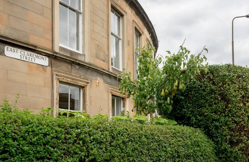 Bonnington House | FAMILY & GROUP FRIENDLY - a great location and spacious!