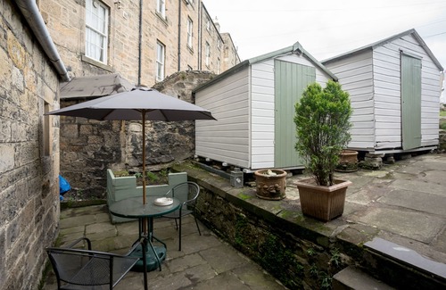 Bonnington House | FAMILY & GROUP FRIENDLY - a great location and spacious!