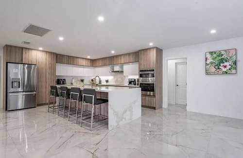 Palmetto Bay House | Family & Group Getaway | Pool + Huge Backyard