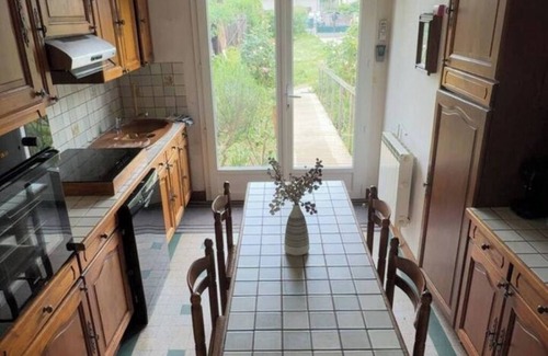 Nemours House | 🏡 Family haven with large enclosed garden - Whole house 3 bedrooms