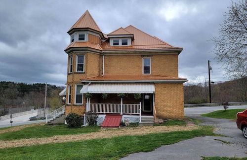 Garrett House | Family Home,6BR,sleeps14, nearby 2 biketrails.