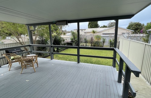 Budgewoi House | Family home in Budgewoi - Central Coast - 10 minutes to the Entrance