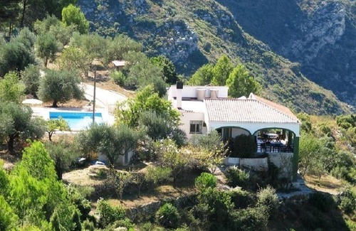 Villalonga House | Family home overlooking the Serpis River, 100% Nature
