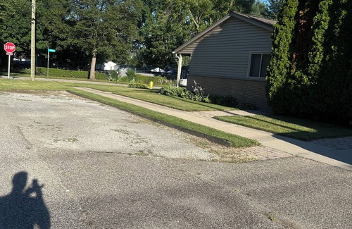 Anchorville House | Family Home with plenty of parking and long stay friendly. Fenced in Yard.