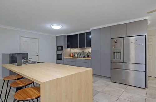 Mount Louisa House | Family Home With Pool In Mount Louisa