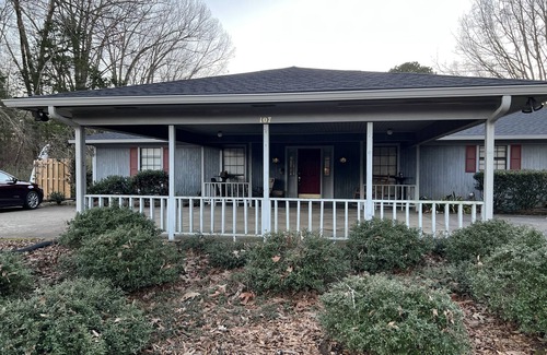 Starkville House | Family House spaciously sleeps 12+/5 bedrooms/3.5 baths/near MSU & downtown