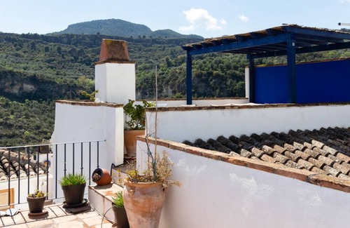 Albunuelas Cottage | Family house with 5 bedrooms, pool and terrace with views.