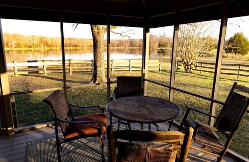 Belden House | Family Lake Glamping for an Outdoor Adventure in Tupelo, Mississippi