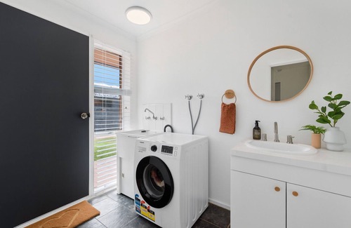 Sydenham House | Family Oasis near Watergardens Parking