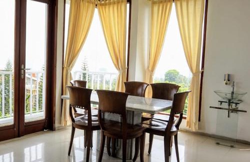 Bandung Villa | Family Only Homey Villa with Mountain View - De Reiz Cemara Syariah 3BR