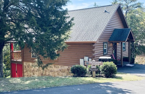 Pigeon Forge Cabin | Family Oriented Cabin, Close to Major Attractions, Easy to Access, Sleeps 8