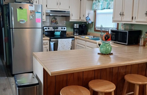 Kitty Hawk Cottage | Family & Pet Friendly Cottage -nnClean, cozy, and relaxing vibe!