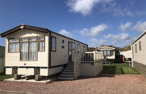 Tiddington House | Family & Pet Friendly Park Home in in Stratford upon Avon near to the Cotswolds