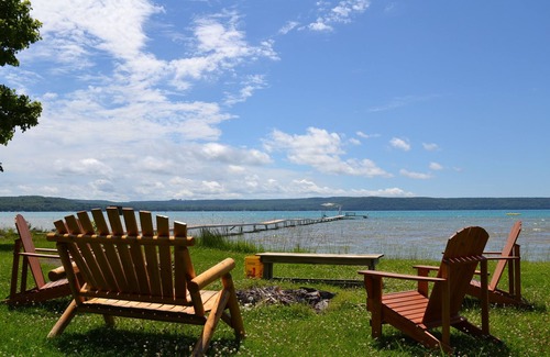 Maple City House | Family resort cottage 3 on Big Glen Lake-Rent 1 or 5 -Dock,m Kayaks, Rowboat