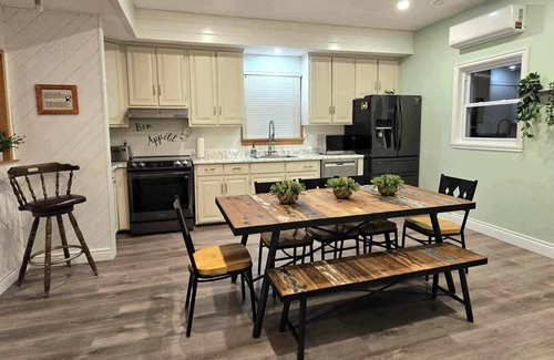 Pointe-de-Sainte-Foy House | Family Retreat – Hot Tub, Whirlpool, Free Wine, Near Old Quebec & Ski