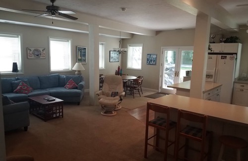 Culver House | Family retreat close to Lake Maxinkuckee, Culver Academies, Golf, & Restaurants