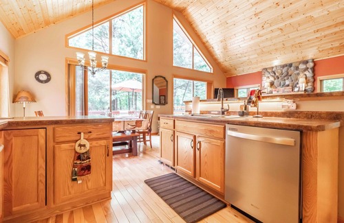 Mauston House | FAMILY RETREAT NEAR CASTLE ROCK LAKE - PET FRIENDLY