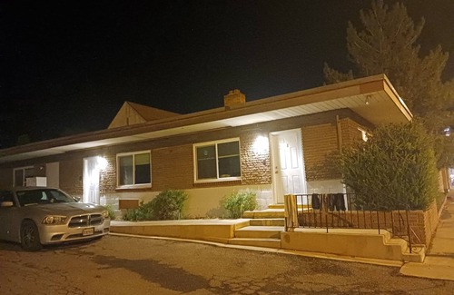 Richfield Apartment | family reunion HQ. 8 beds 2 bathrooms and a hot tub!