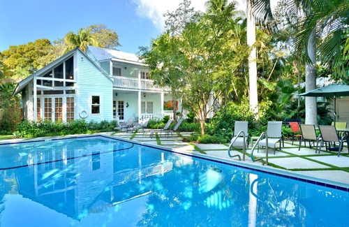 White Street Gallery District House | Family Reunion - Pool Garden Compound