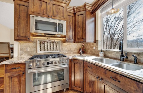 Draper House | Family Reunions, Corporate Retreats, Pool, outdoor living, comfortably sleeps 24