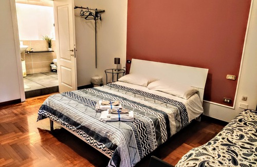 Chiaia Bed & Breakfast | Family Room in centre of Naples