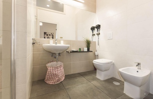 Chiaia Bed & Breakfast | Family Room in centre of Naples