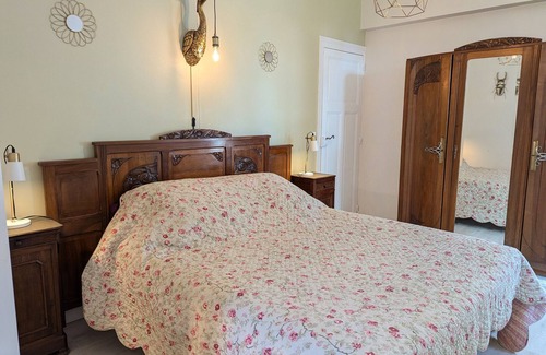 Ligny-le-Ribault Bed & Breakfast | Family room with Wi-Fi, breakfast, and shared area