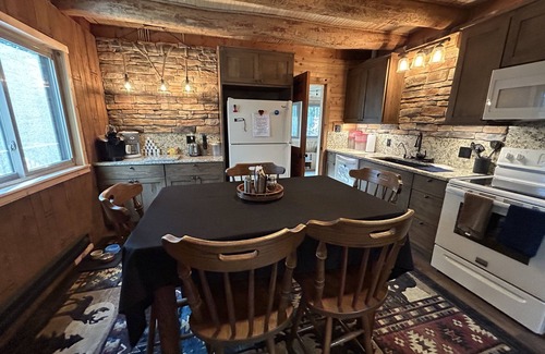 New Rumley Ski Chalet | Family sized chalet on the Lakeside of Leesville Lake - pets allowed