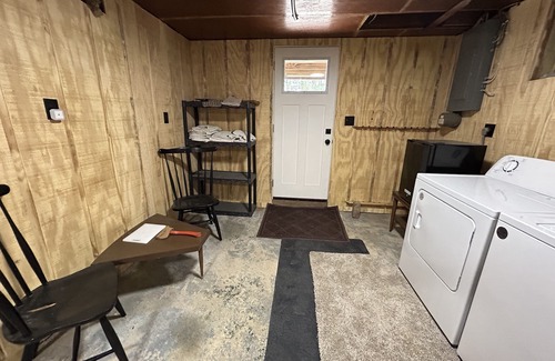 New Rumley Ski Chalet | Family sized chalet on the Lakeside of Leesville Lake - pets allowed