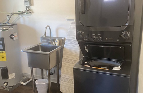 Memphis Cottage | Family-sized Cottage (The Lily Pad) with numerous amenities.