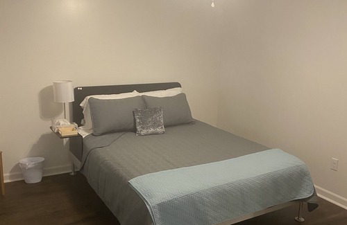 Memphis Cottage | Family-sized Cottage (The Lily Pad) with numerous amenities.