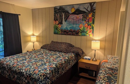 Volcano Villa | Family Suite #4 - 2 Rooms and Hot tub in quiet Volcano