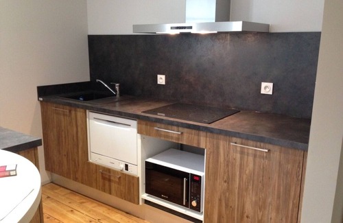 Chartres Apartment | Family Suite F3 Grant in the heart of Chartres has 55m2 2 bedrooms, parking