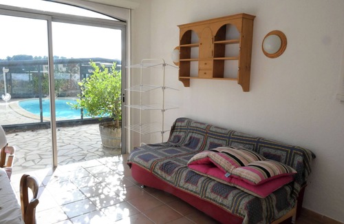 Montpeyroux Apartment | Family suite in a villa in the heart of a vineyard.