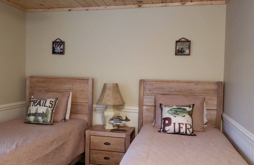 Lake Placid House | Family Suite with Mountain Views 12